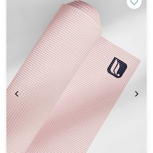 Fabletics Essential Yoga Mat in Petal